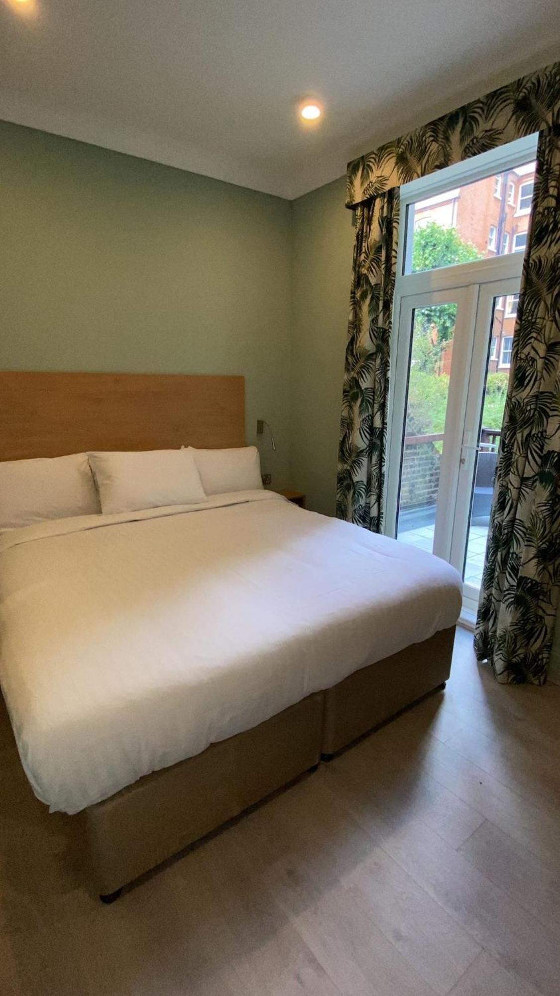 Marldon Olympia Hotel Лондон Экстерьер фото